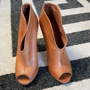 Vince Camuto tan nappa leather heels size 7.5